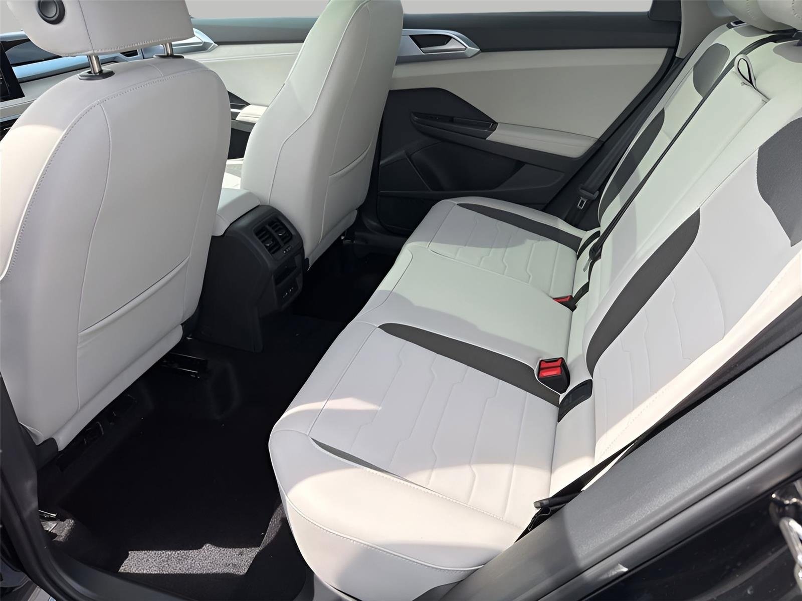 New 2026 Volkswagen Taos SE FWD image 24