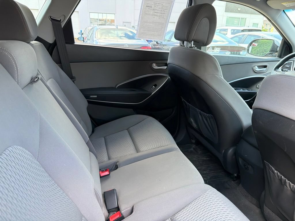 Used 2017 Hyundai Santa Fe SE w/ Cargo Package AWD/4WD image 12