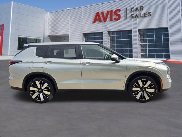 Used 2025 Mitsubishi Outlander SE AWD/4WD image 5