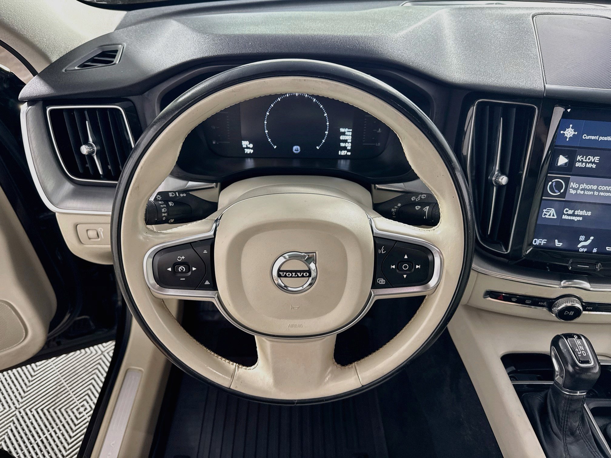 Used 2019 Volvo XC60 T5 Momentum w/ Premium Package AWD/4WD image 16