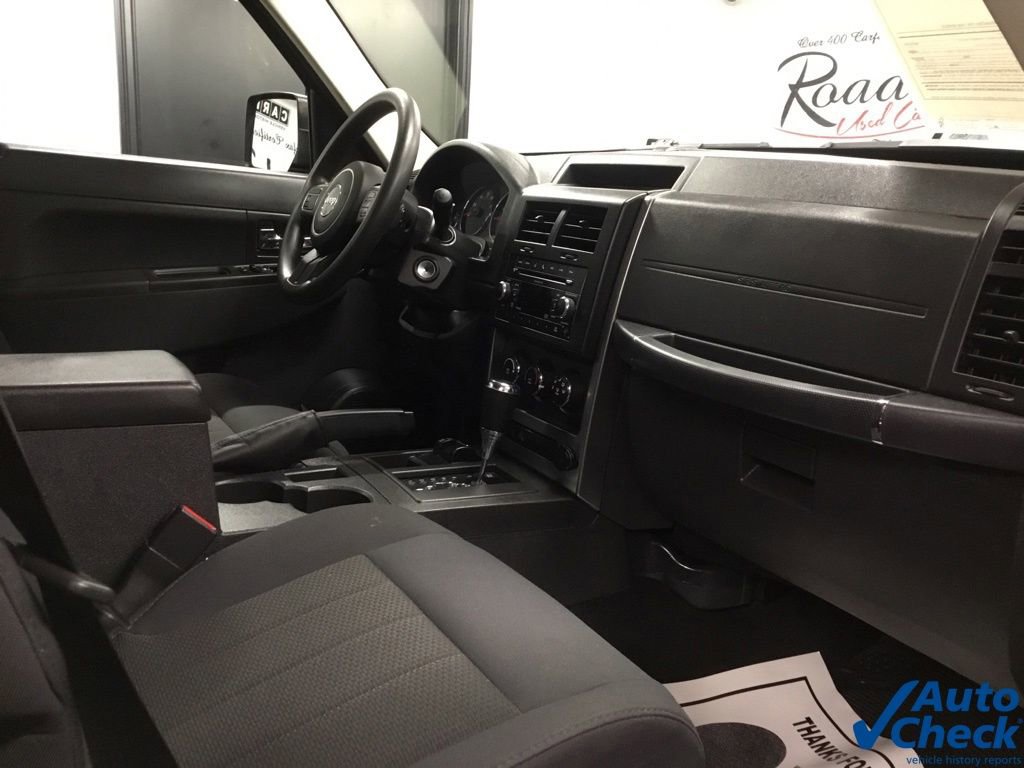 Used 2011 Jeep Liberty Sport image 34