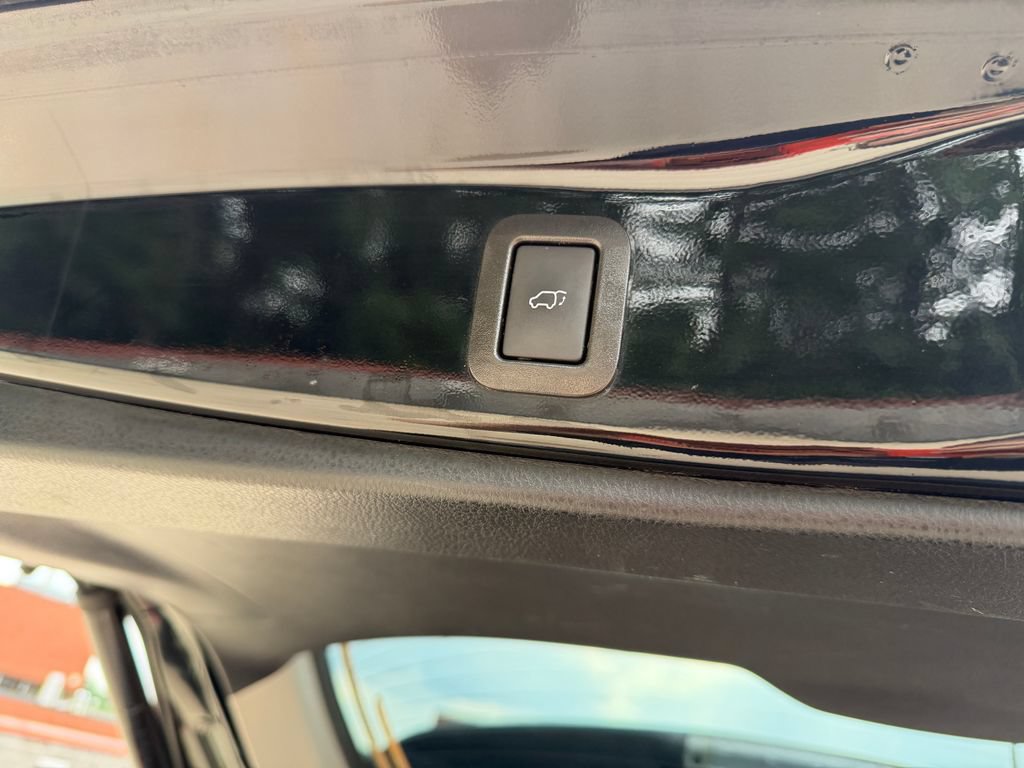 Used 2019 Toyota Highlander XLE AWD/4WD image 29