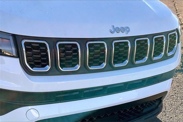 Certified 2025 Jeep Compass Sport image 30