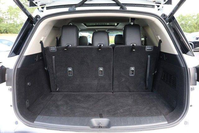 Used 2025 Nissan Pathfinder SL w/ SL Premium Package FWD image 7