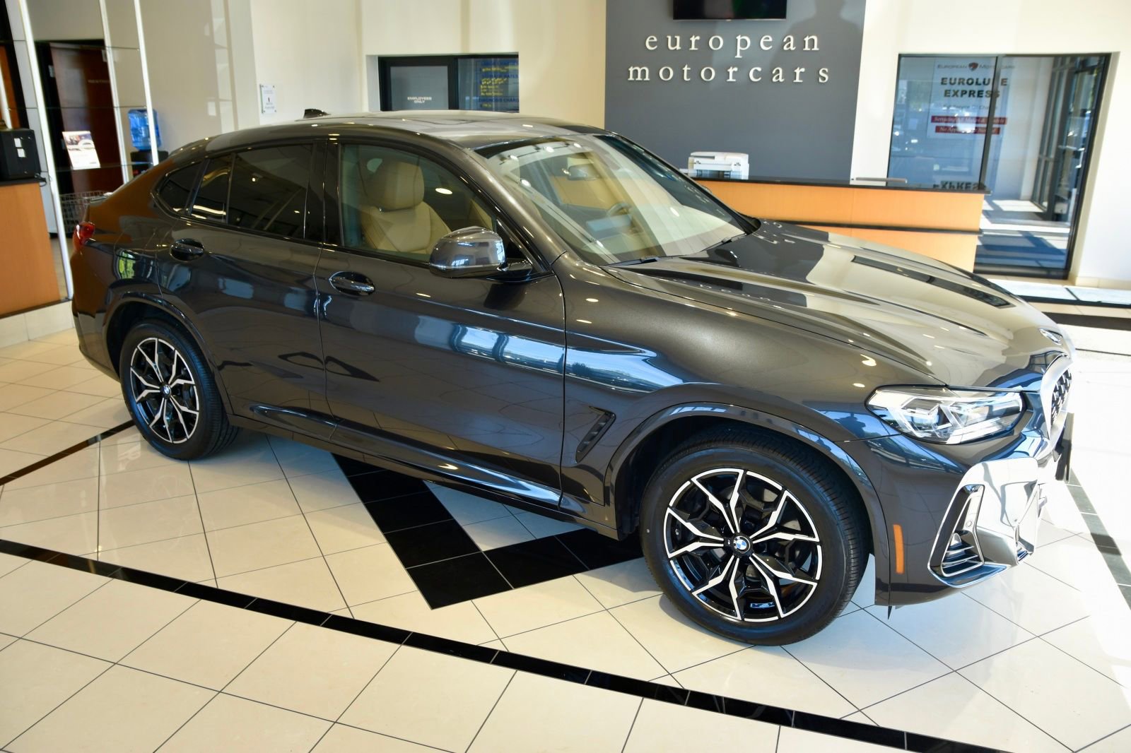 Used 2023 BMW X4 xDrive30i w/ M Sport Package image 8