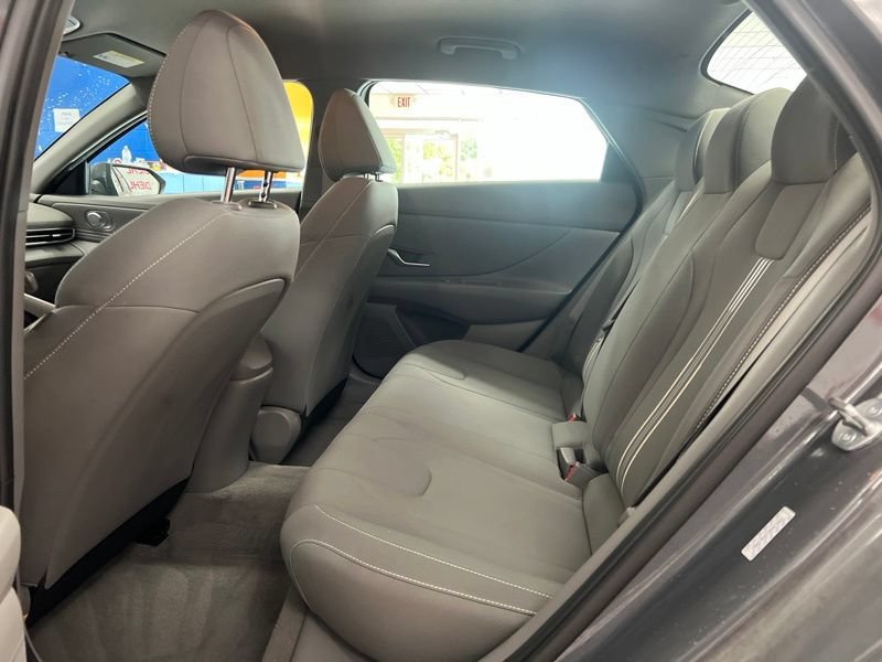 Used 2023 Hyundai Elantra SEL w/ Convenience Package FWD image 15