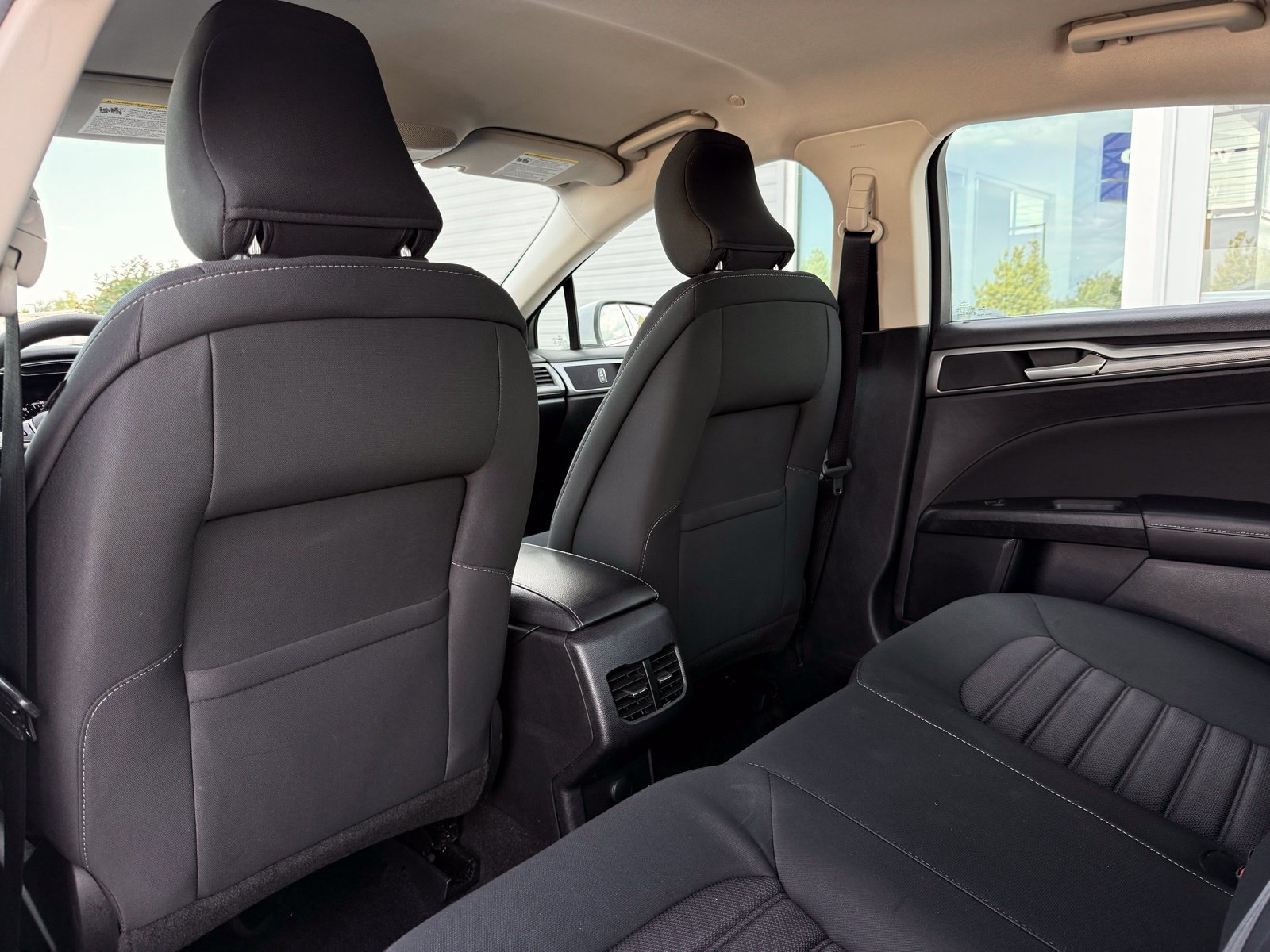 Used 2019 Ford Fusion SE FWD image 14