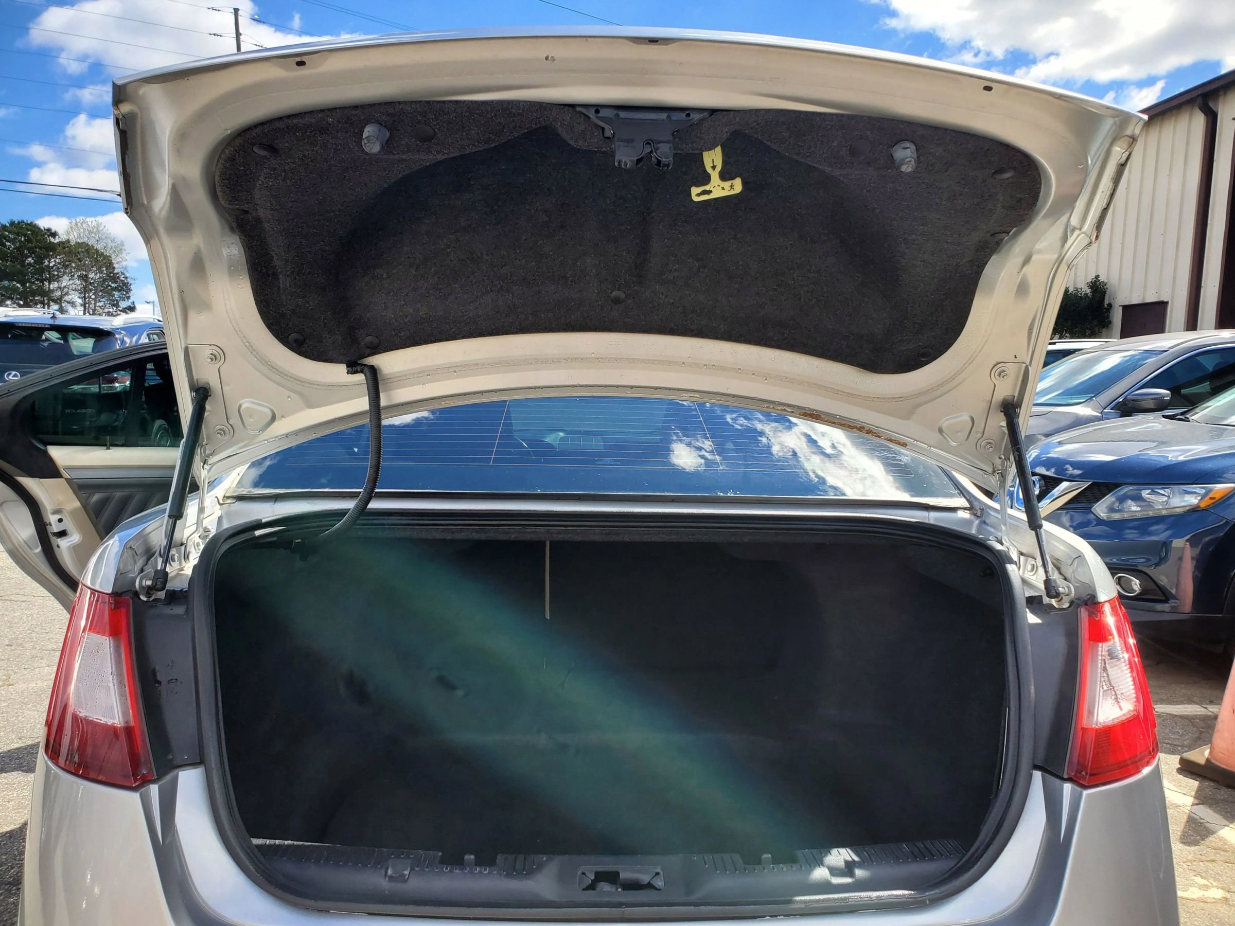 Used 2010 Ford Taurus SEL image 52