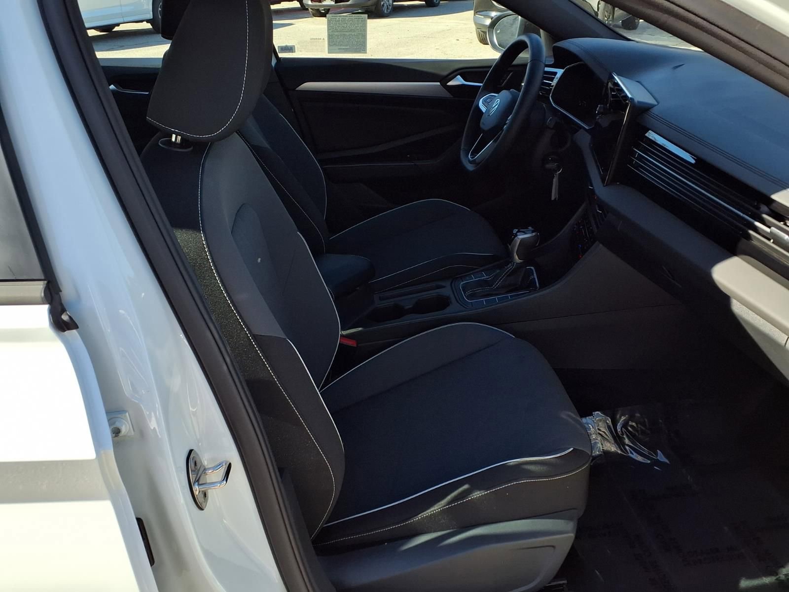 Certified 2025 Volkswagen Jetta Sport image 26