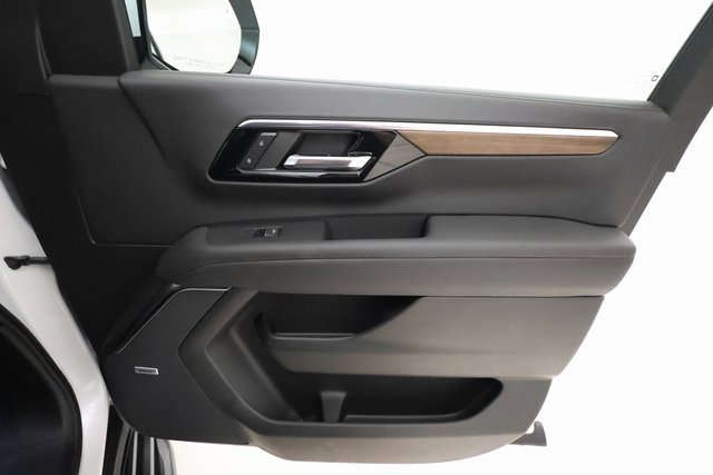 Used 2025 Chevrolet Suburban High Country image 29