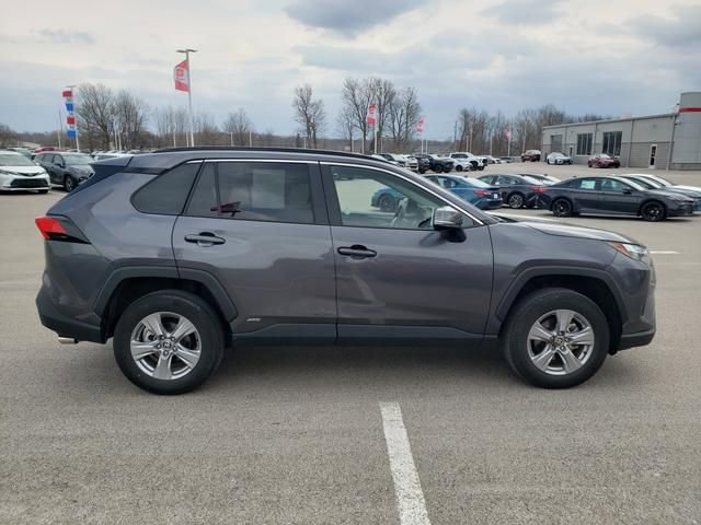 Used 2025 Toyota RAV4 XLE AWD/4WD image 4