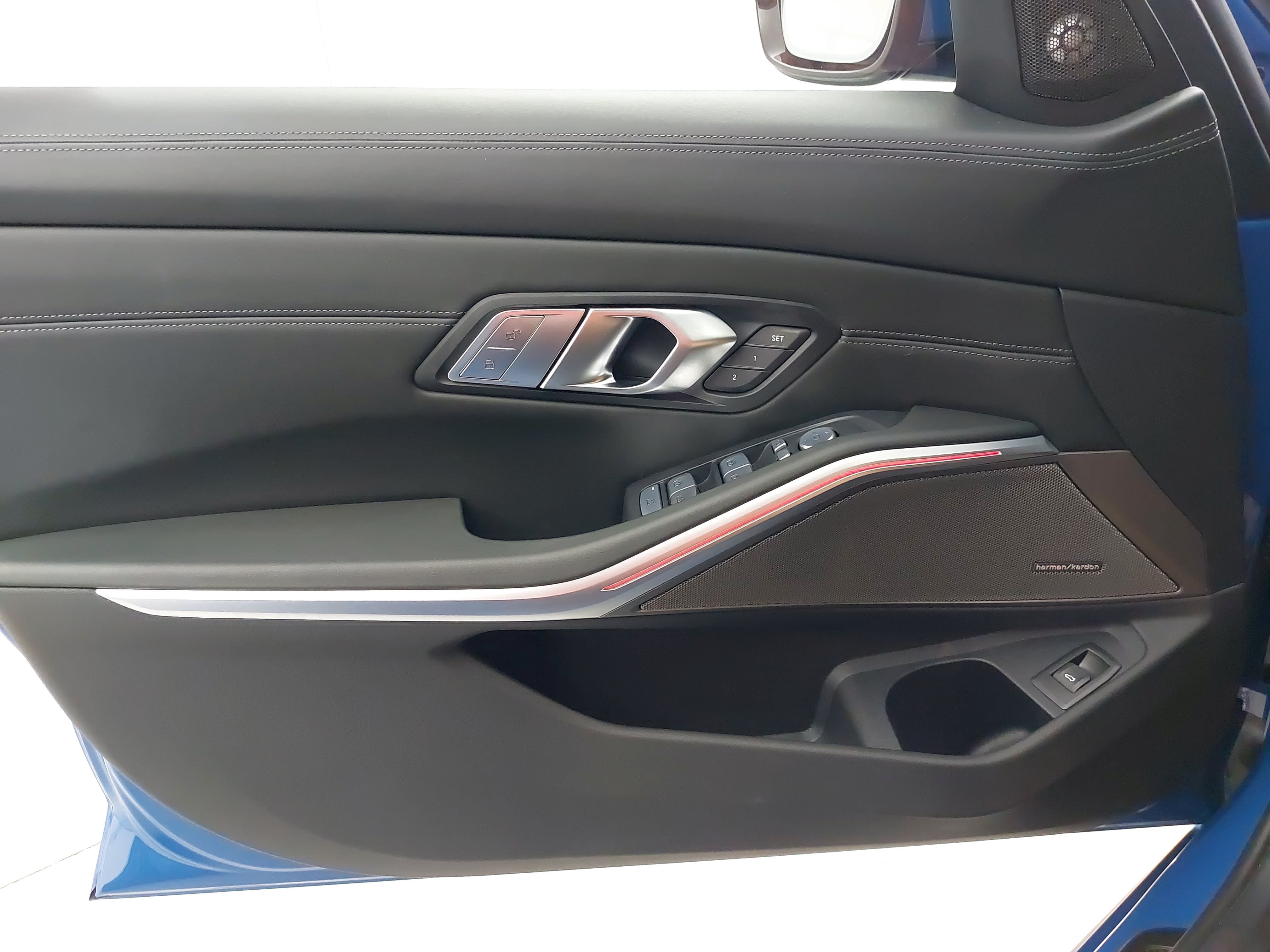 Used 2025 BMW M3 w/ Executive Package RWD image 29