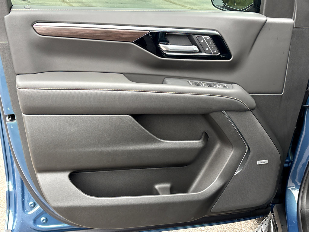 New 2026 Chevrolet Suburban Premier image 23