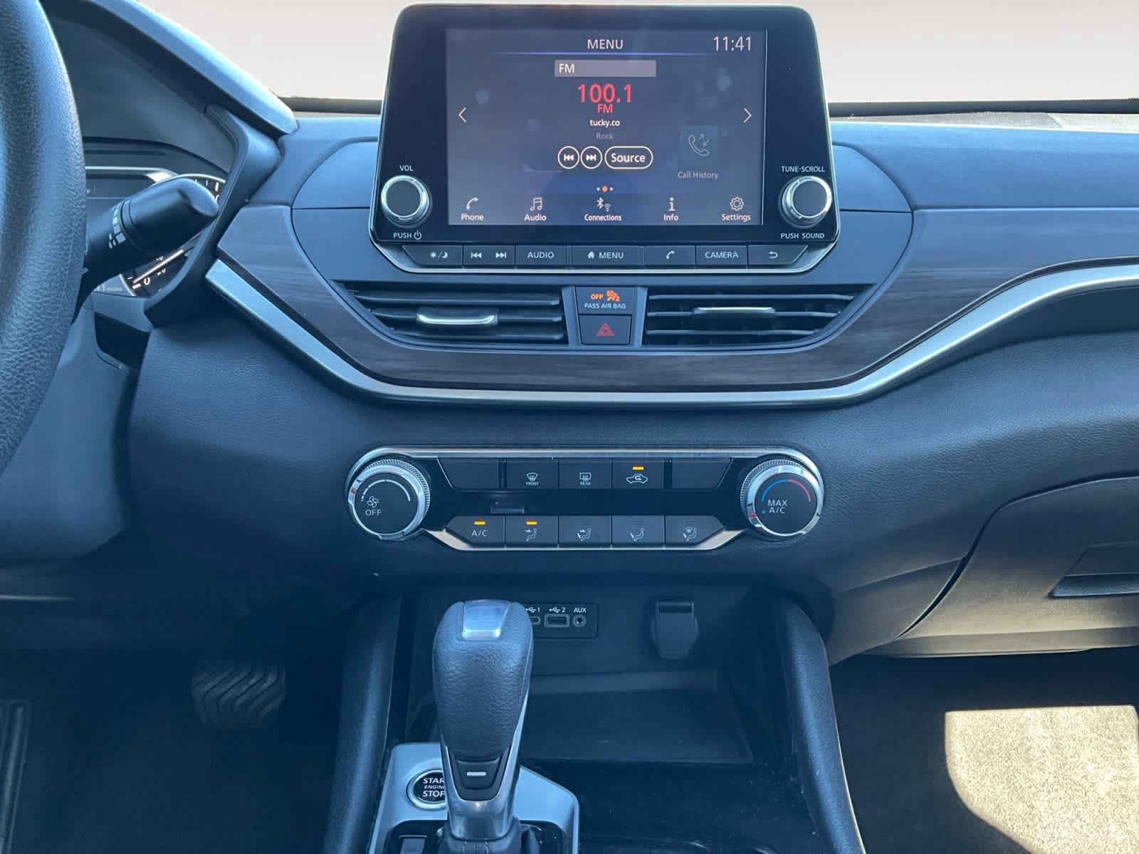 Used 2024 Nissan Altima 2.5 SV FWD image 11