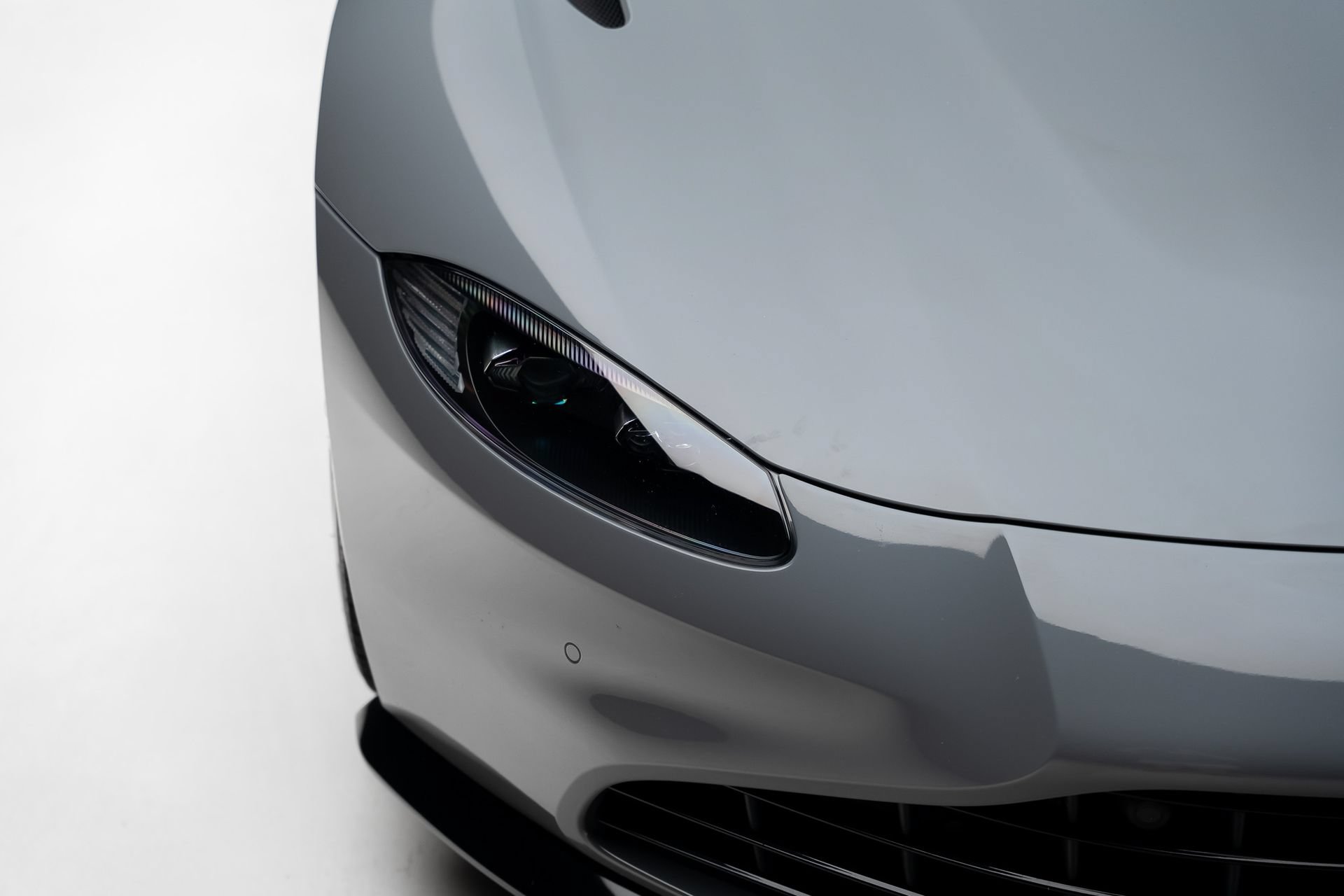Used 2023 Aston Martin V8 Vantage Roadster RWD image 14
