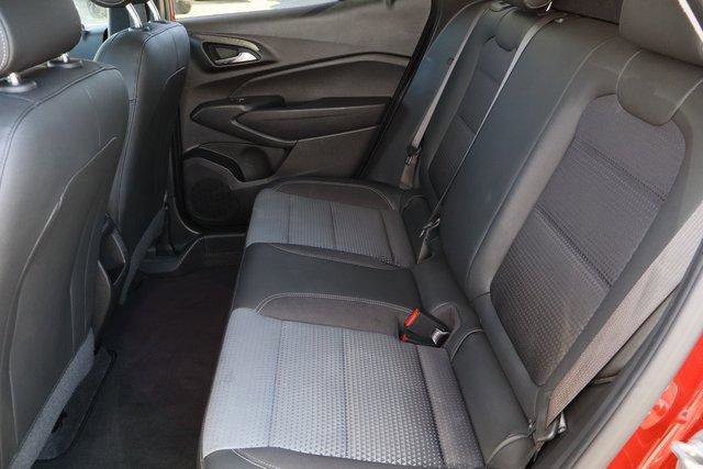 Certified 2025 Chevrolet Trax LT image 21
