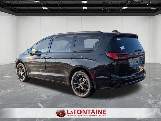 New 2026 Chrysler Pacifica Limited w/ S Appearance Package AWD/4WD image 3
