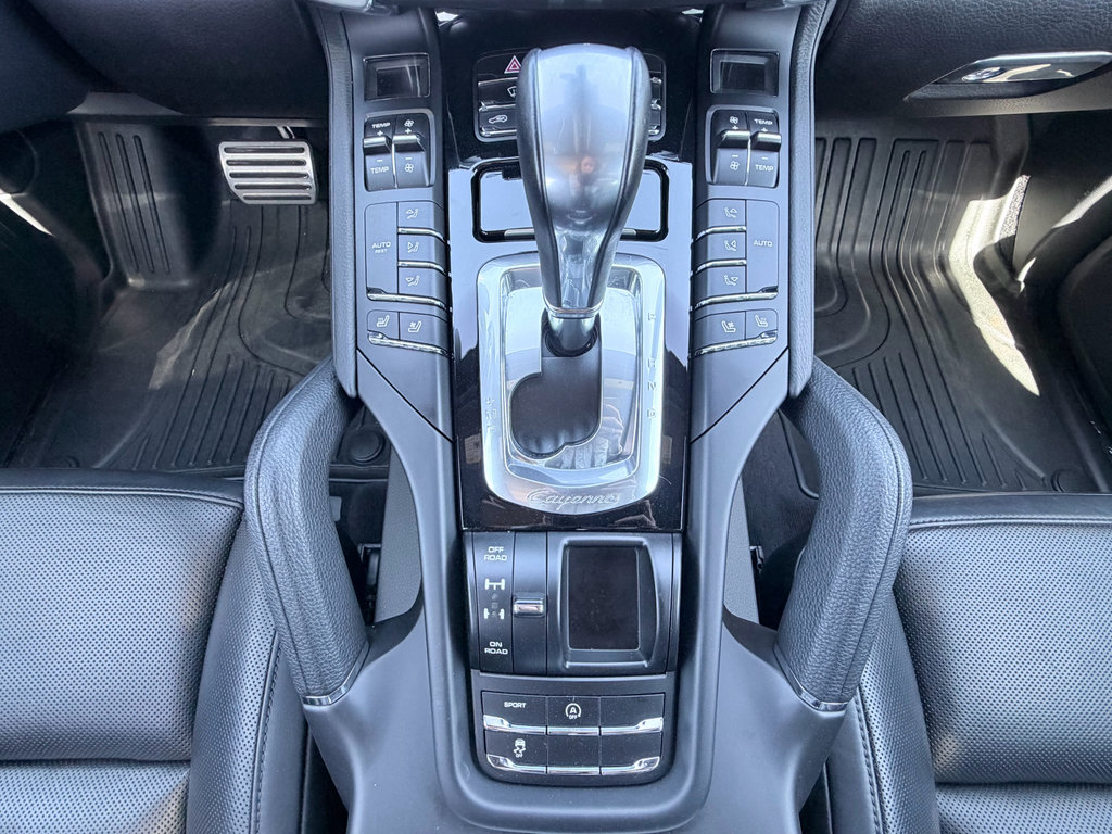 Used 2015 Porsche Cayenne S image 19