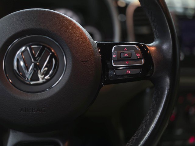 Used 2018 Volkswagen Beetle 2.0T S w/ Style & Comfort Package FWD image 19