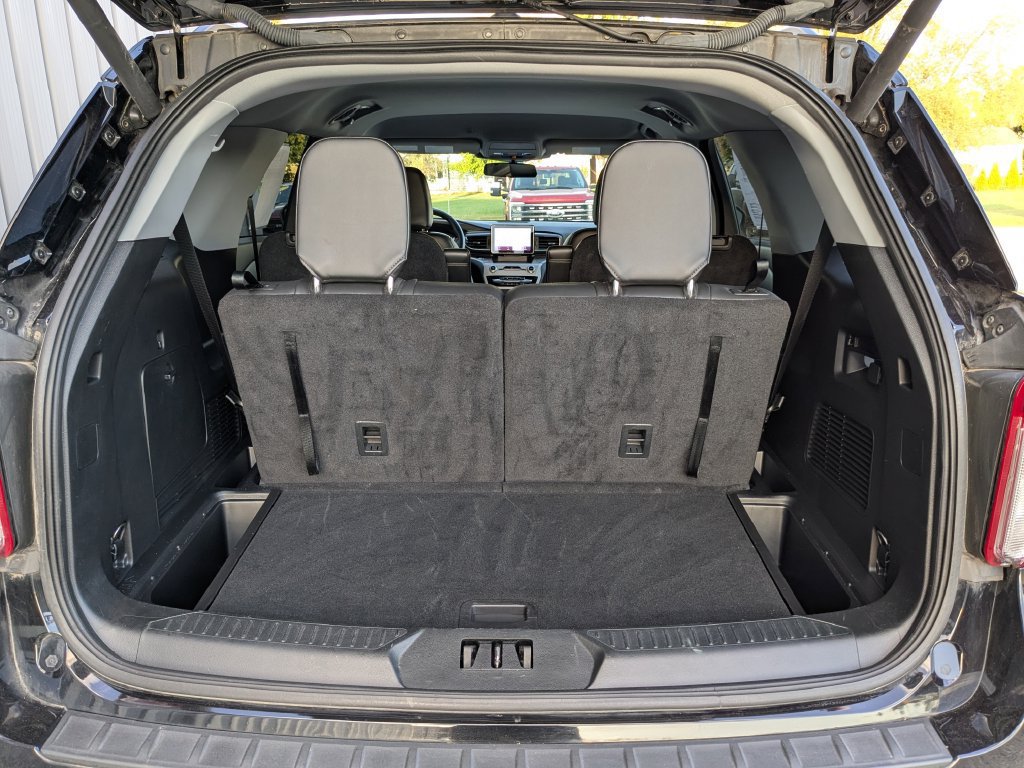 Used 2023 Ford Explorer XLT w/ Equipment Group 202A AWD/4WD image 30