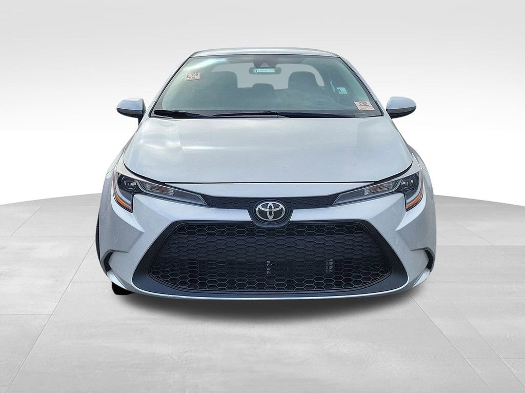 Used 2022 Toyota Corolla LE FWD image 2