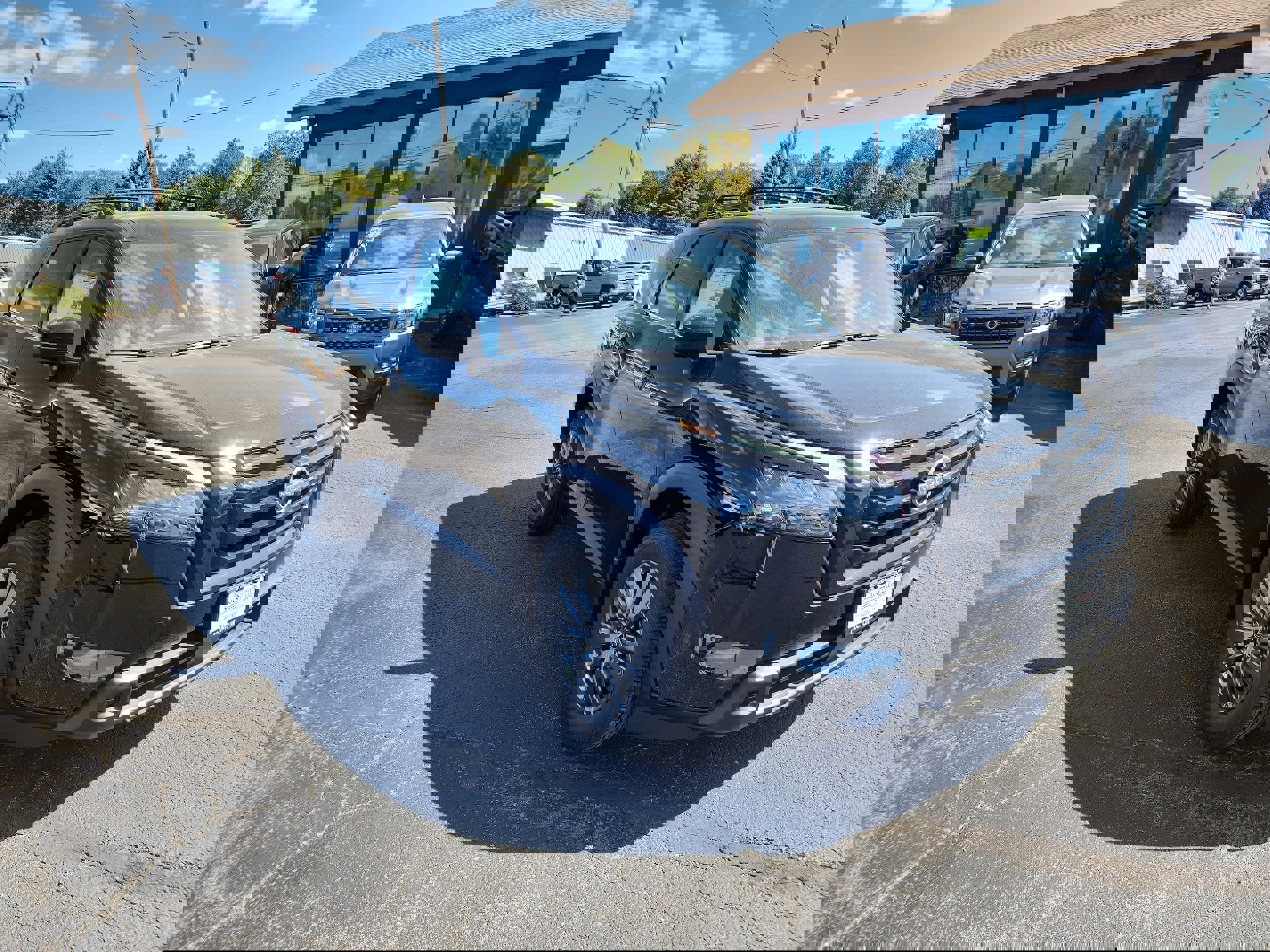 New 2025 Nissan Pathfinder SV w/ Black Appearance Package image 1