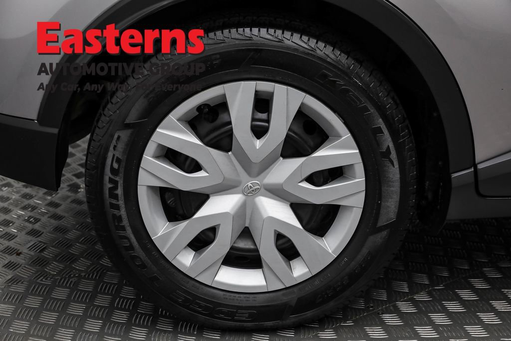 Used 2020 Toyota C-HR LE image 28