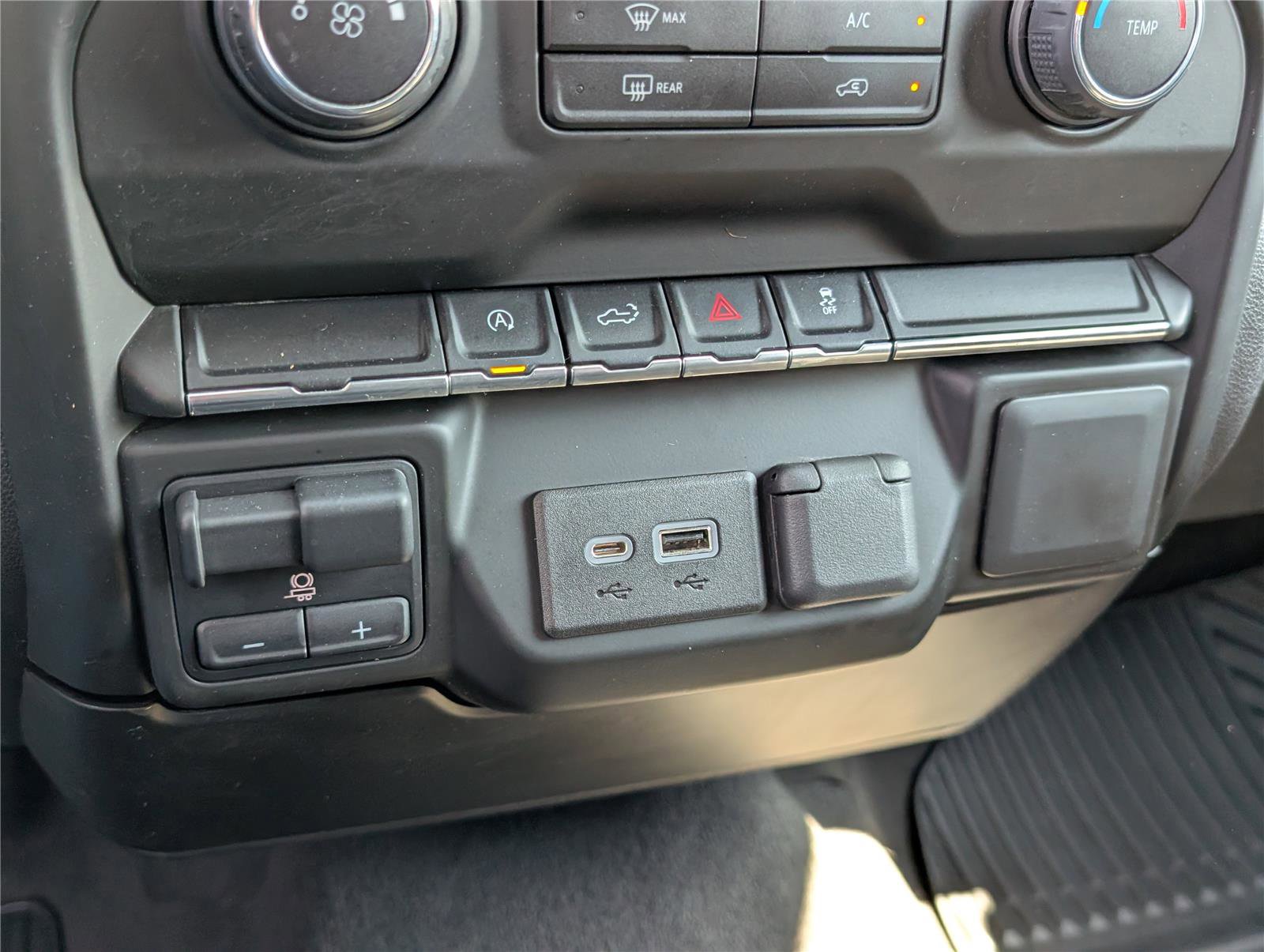 Used 2022 Chevrolet Silverado 1500 Custom AWD/4WD image 23