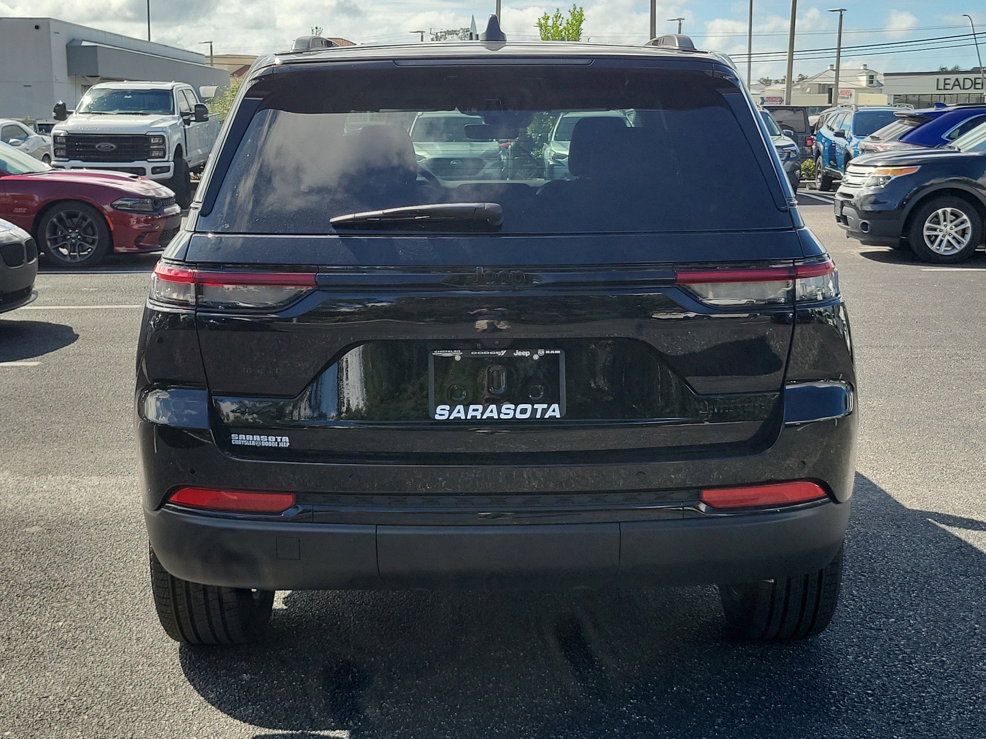 New 2025 Jeep Grand Cherokee Limited w/ Black Appearance Package image 4