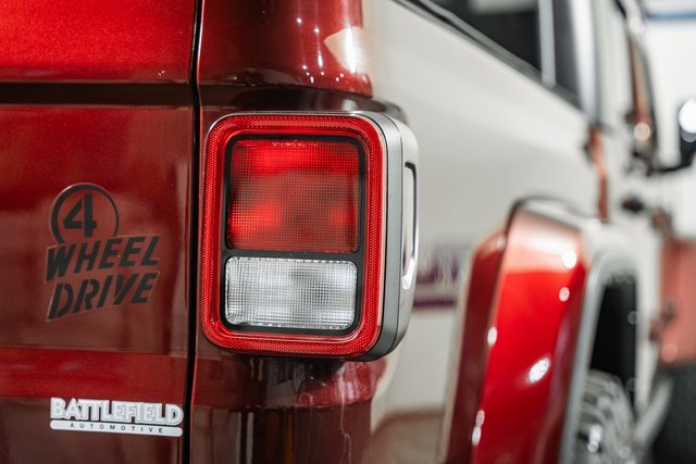 Used 2021 Jeep Gladiator Willys image 7