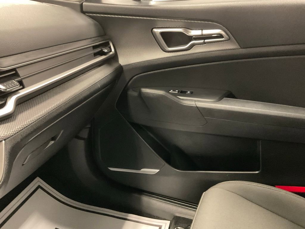 Used 2024 Kia Sportage LX image 18