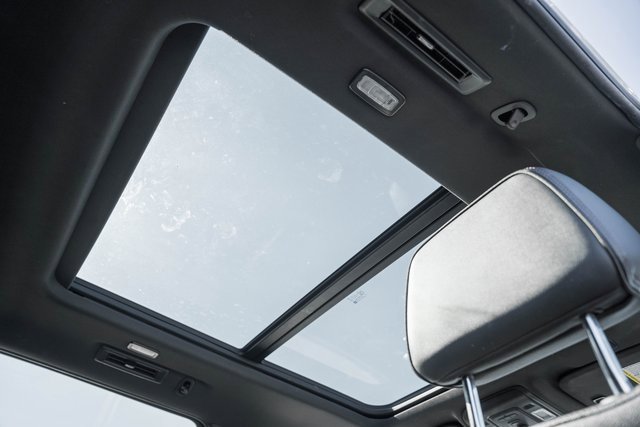 Used 2023 Chevrolet Suburban RST image 32