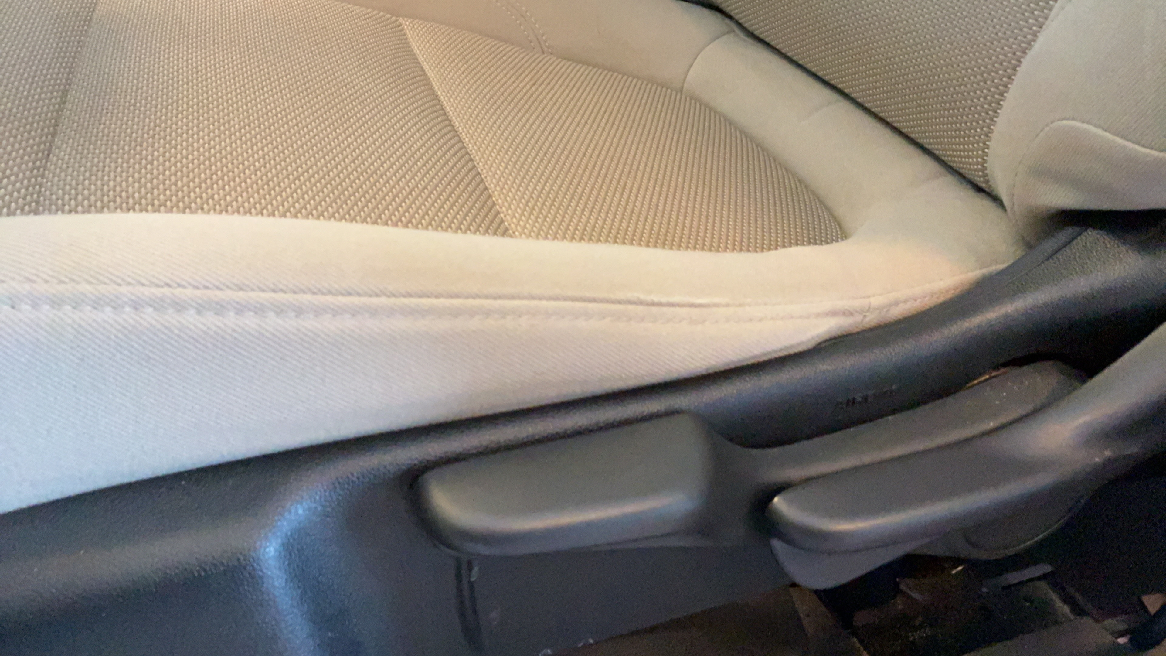 Used 2022 Chevrolet Traverse LS FWD image 22