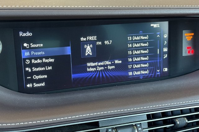 Used 2018 Lexus LS 500 w/ Interior Upgrade Package RWD image 22