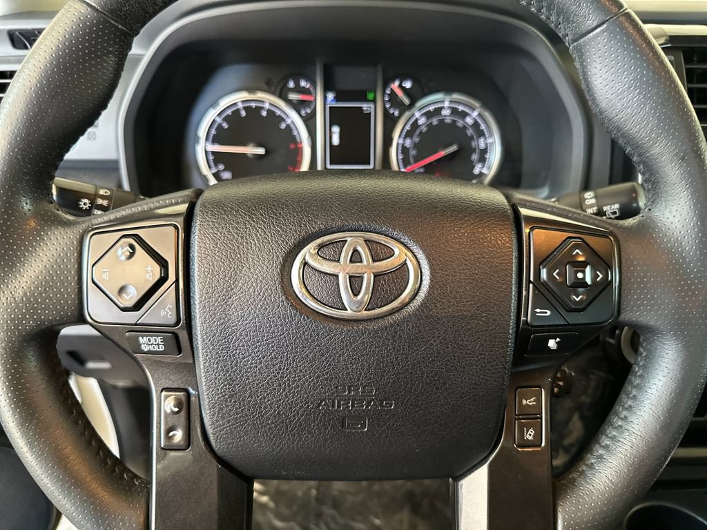 Used 2022 Toyota 4Runner TRD Off-Road Premium AWD/4WD image 23