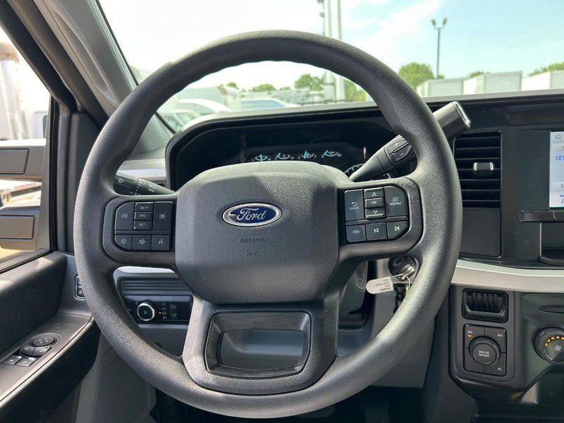 New 2025 Ford F450 XL w/ XL Chrome Package image 32