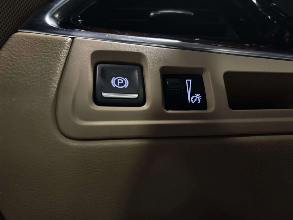 Used 2017 Cadillac XT5 Premium Luxury w/ LPO, Wheel Lock Package image 40