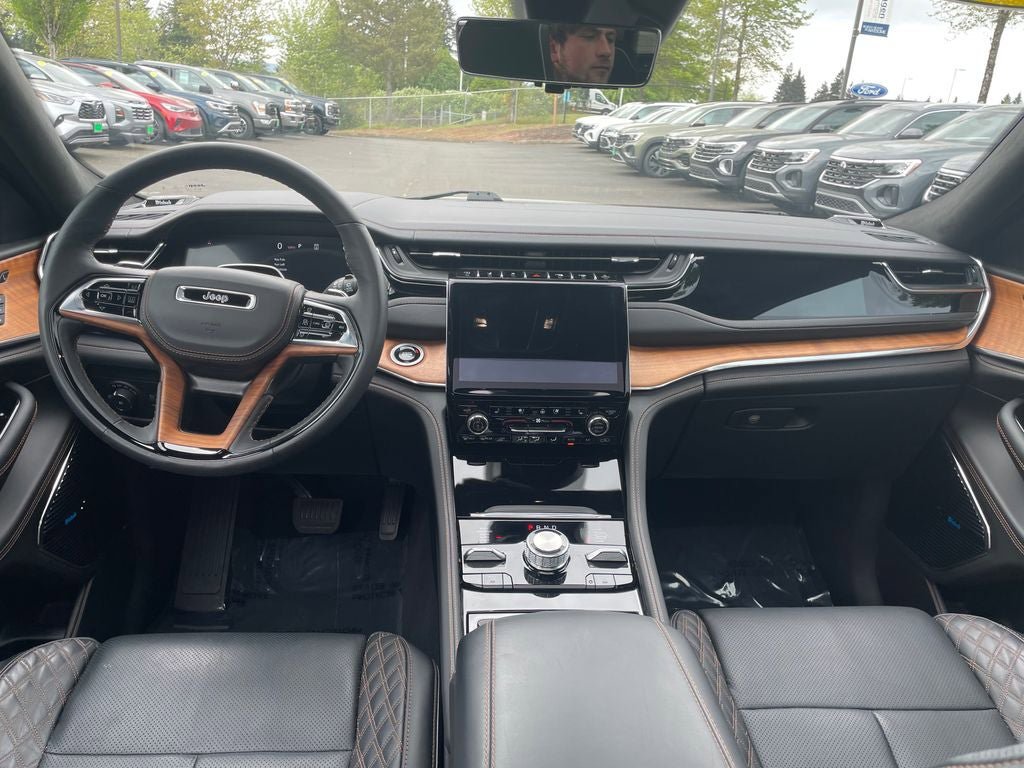 Used 2025 Jeep Grand Cherokee Summit AWD/4WD image 19