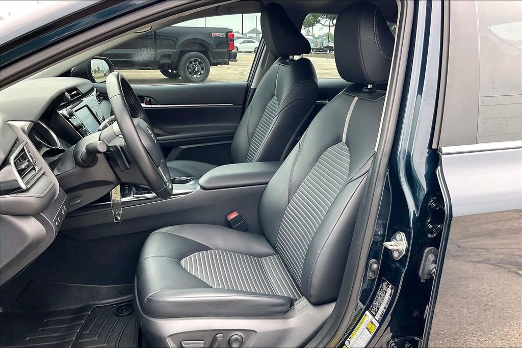 Used 2020 Toyota Camry SE FWD image 18