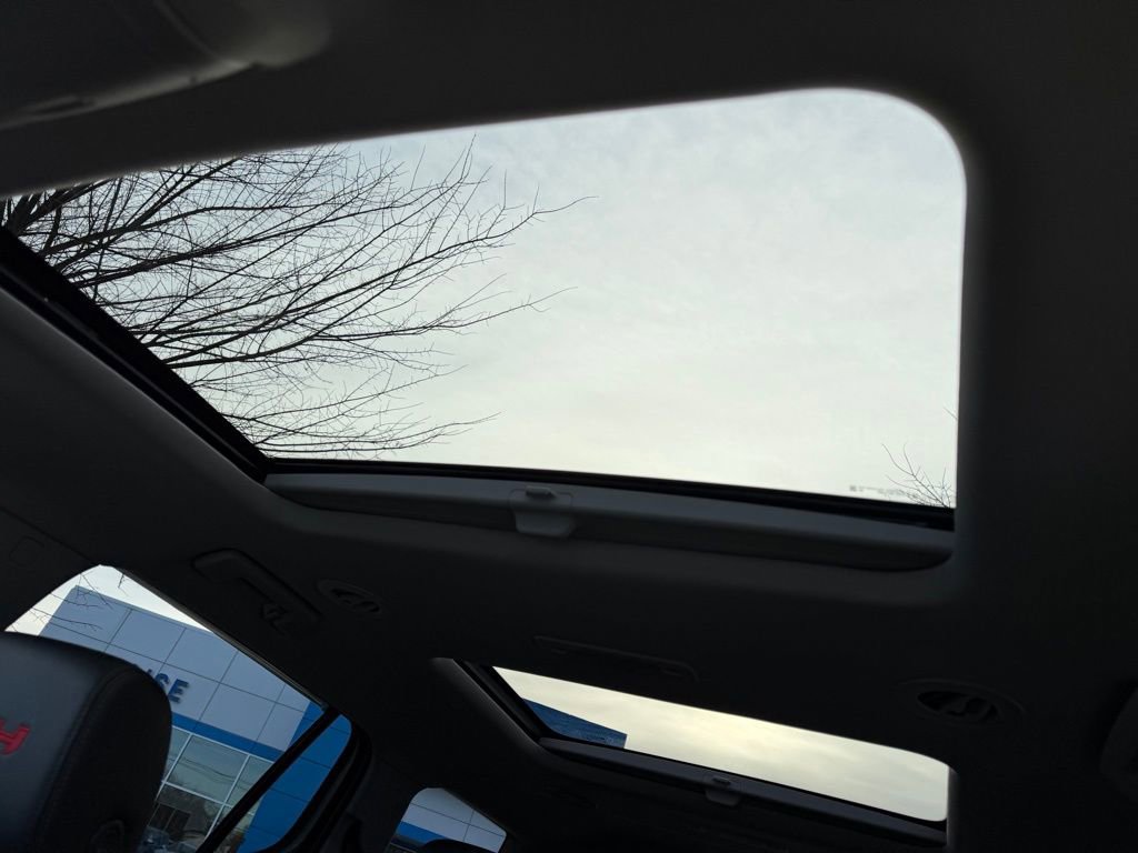 Used 2023 GMC Acadia AT4 w/ Technology Package image 25