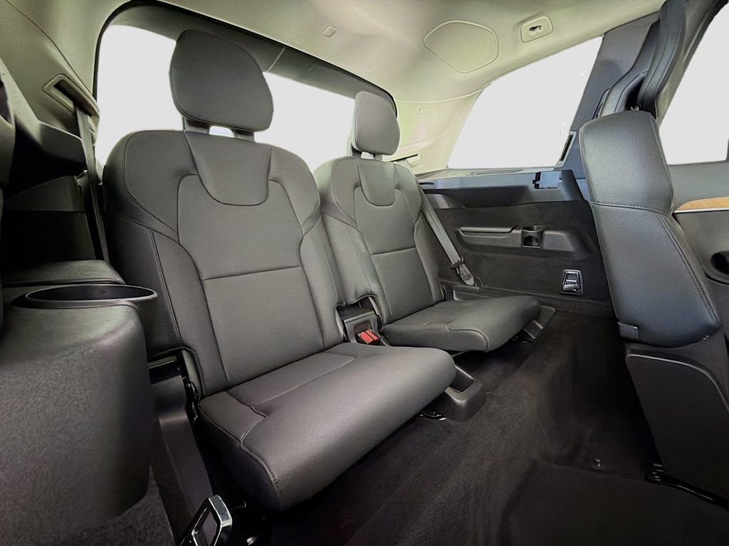 Certified 2023 Volvo XC90 T8 Plus AWD/4WD image 29