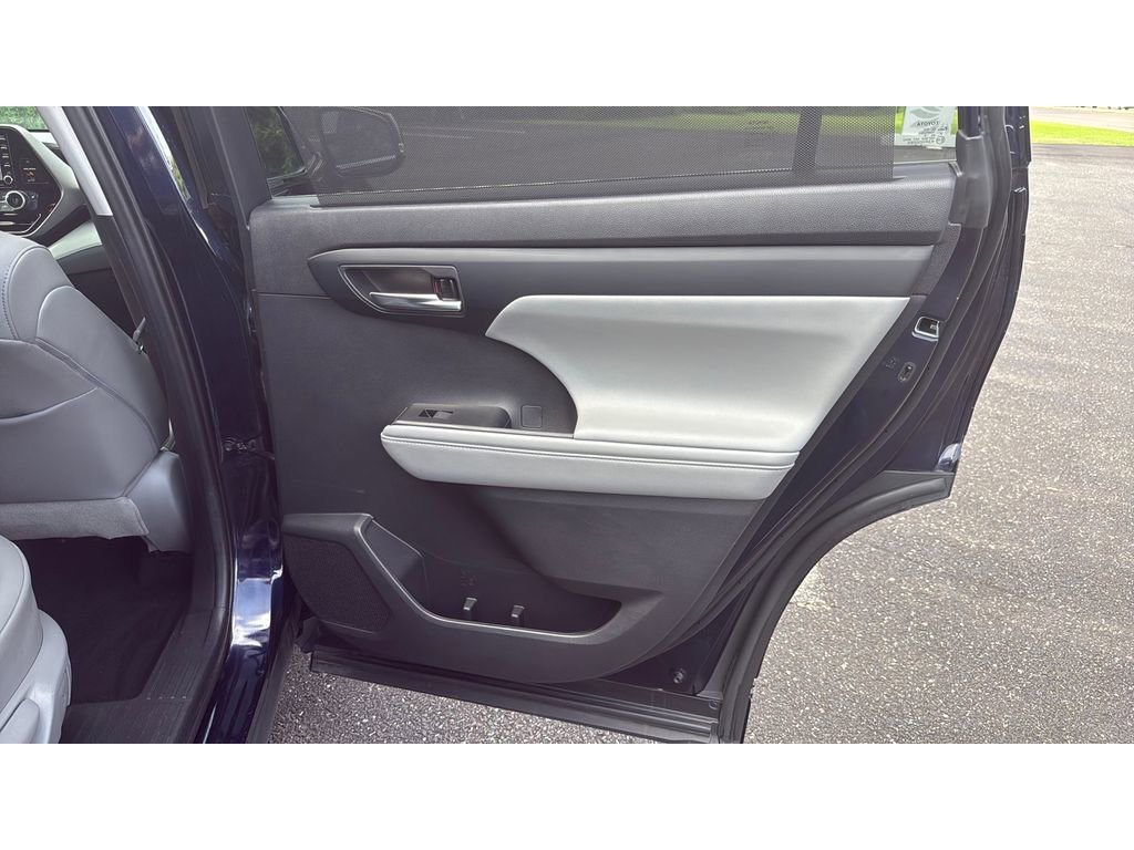 Used 2020 Toyota Highlander XLE image 30