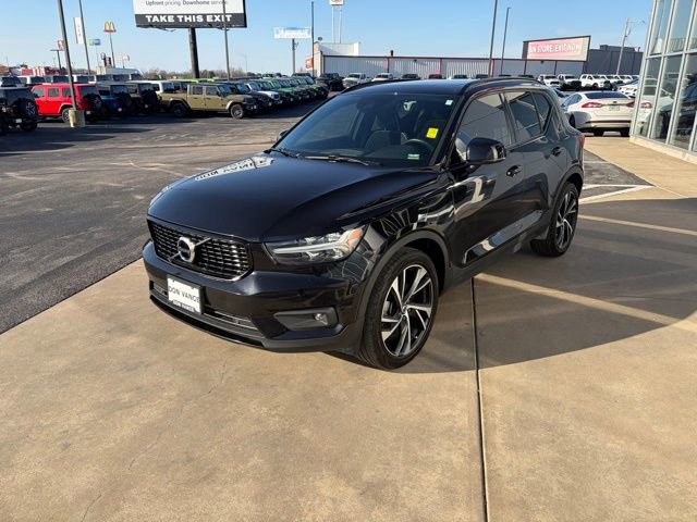 Used 2021 Volvo XC40 T4 R-Design w/ Climate Package image 2