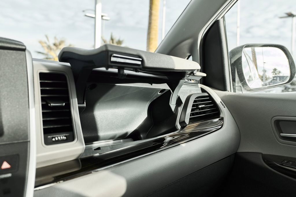 Used 2020 Toyota Sienna XLE w/ XLE Navigation Package image 49