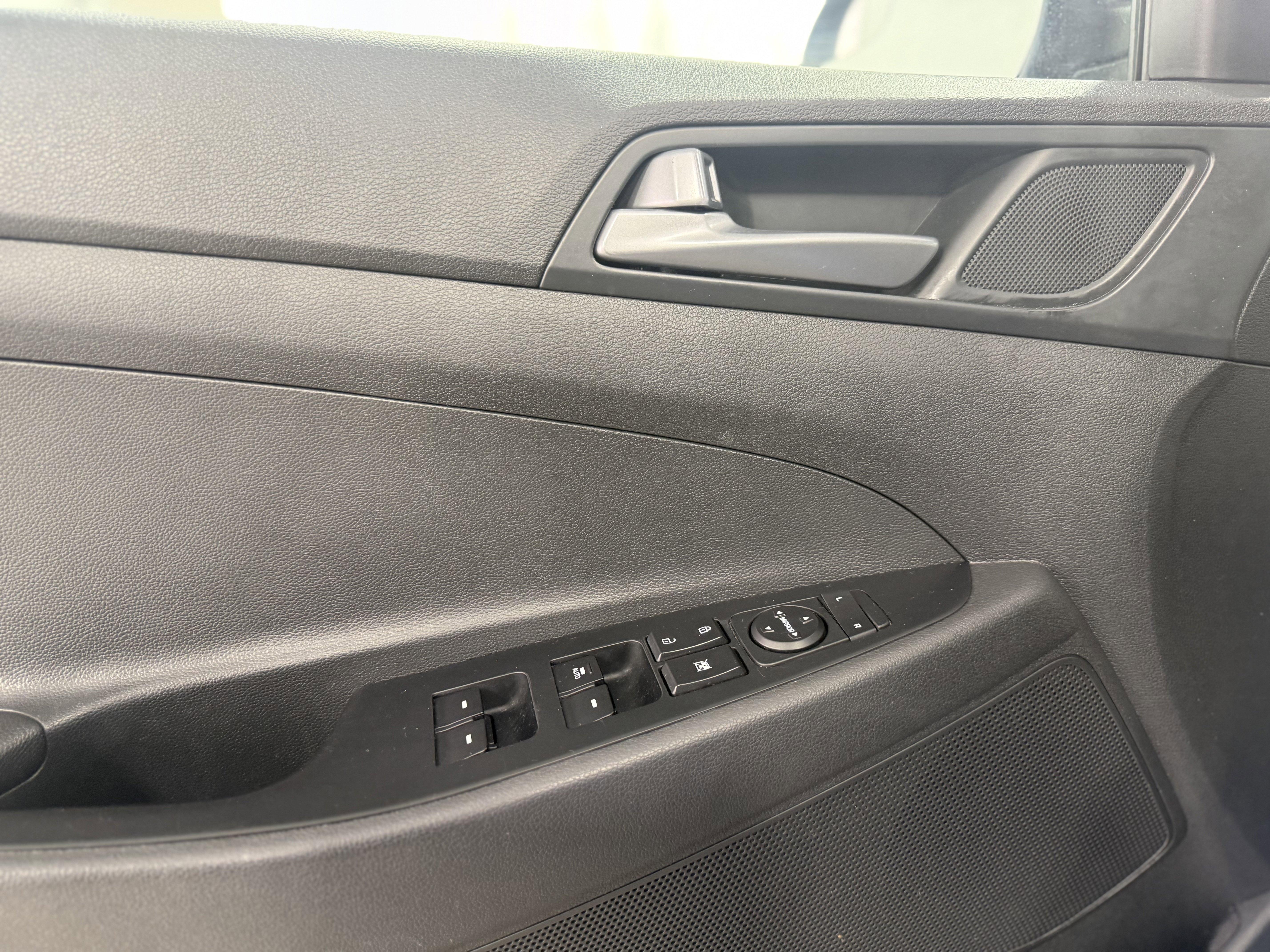 Used 2017 Hyundai Tucson SE image 12