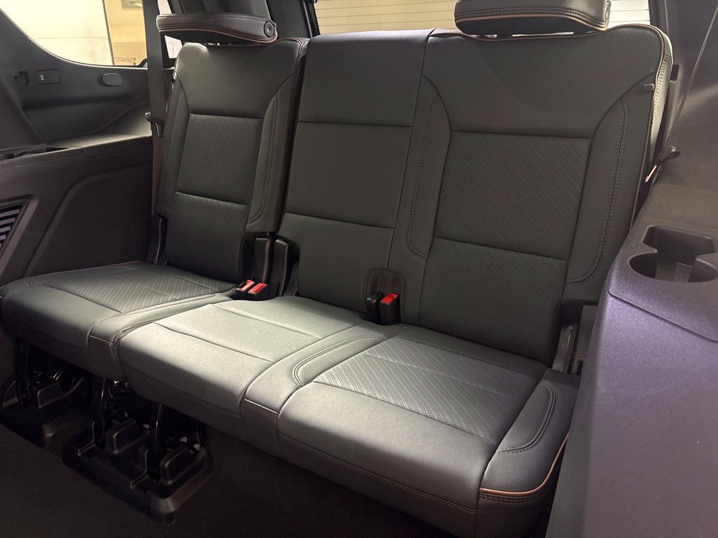 Used 2025 GMC Yukon AT4 w/ AT4 Premium Plus Package AWD/4WD image 30