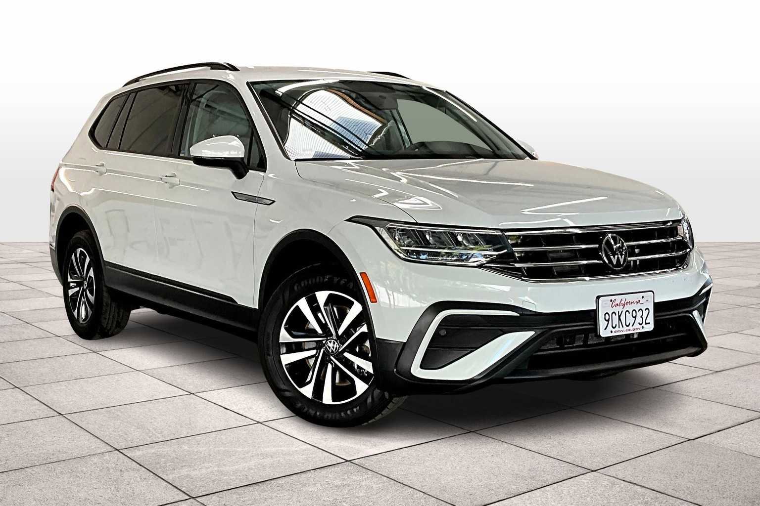 Used 2022 Volkswagen Tiguan S image 2