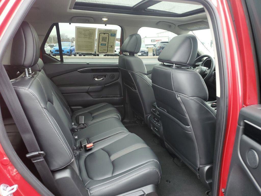 Used 2023 Honda Pilot Touring image 32