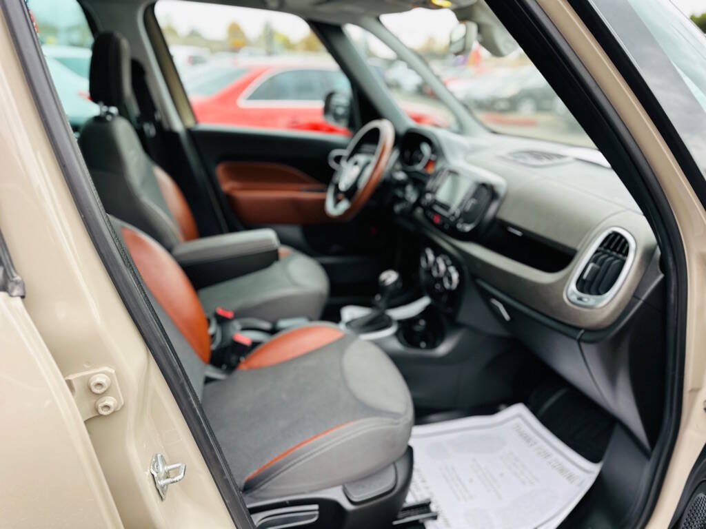 Used 2014 FIAT 500L Trekking w/ Popular Equipment Group FWD image 16