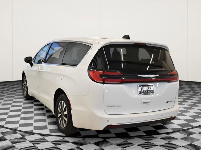 Used 2023 Chrysler Pacifica Touring-L image 10